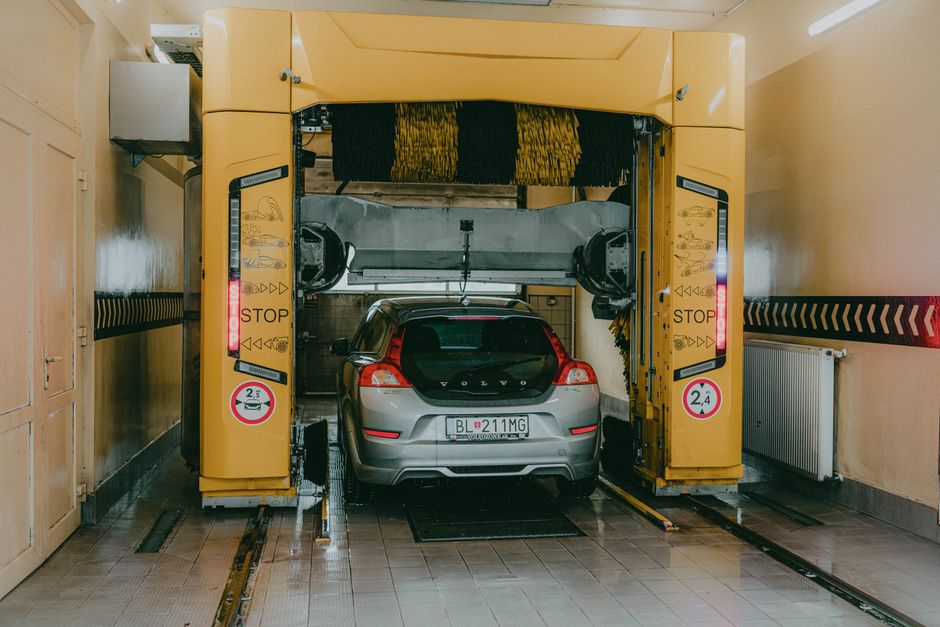 Proč kartáčová myčka ničí lak rychleji, než si myslíte